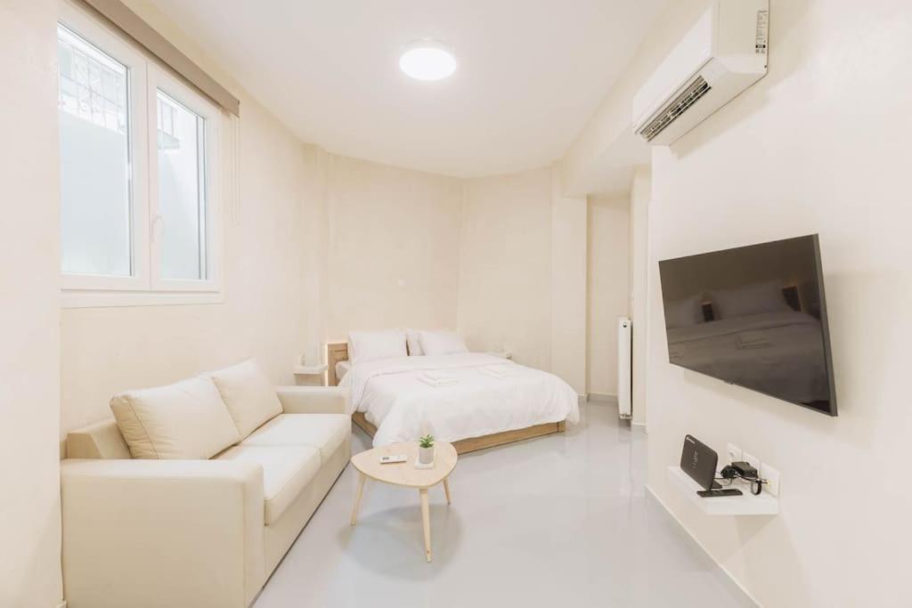 Modern Hiding Place In The Heart Of Athens Exterior photo