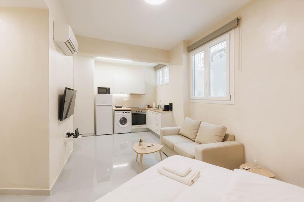 Modern Hiding Place In The Heart Of Athens Exterior photo